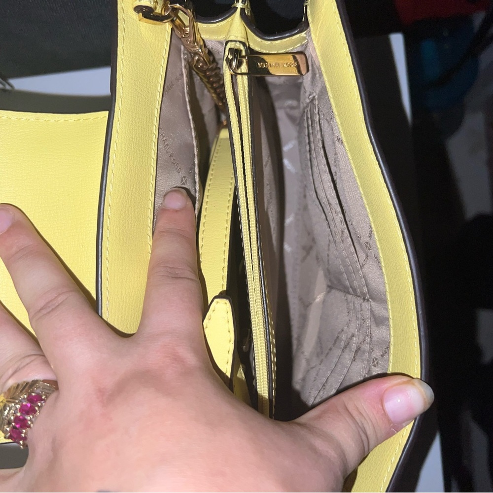 Micheal Kors large clutch crossbody - Picture 3 of 3